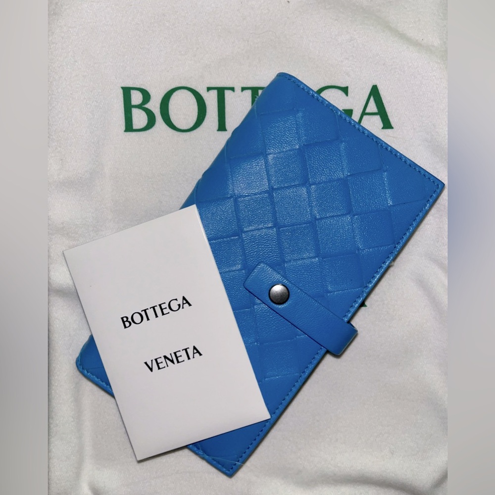 Bottega Veneta Blue Tech Gadgets Intricate Leather Phone Card Case New Condition